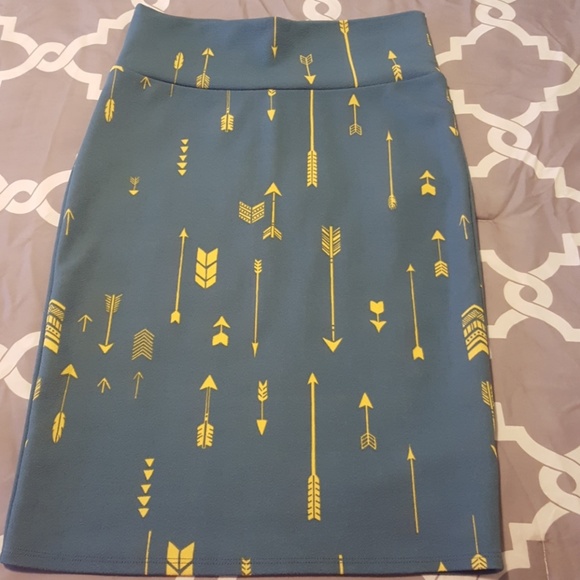 LuLaRoe Dresses & Skirts - Lularoe Cassie pencil skirt
